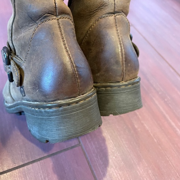 Born leather boots with triple buckle - Picture 6 of 14